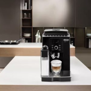 DeLonghi ECAM Kaffeevollautomat mit Milchaufschäumer für 333€ (statt 380€)