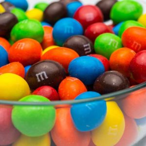 🤤 24 Packungen M&Ms ab 8,99€ - 24x 45g // Choco, Crispy, Peanut (statt 17€) - Über 1 Kilo!!! 😱