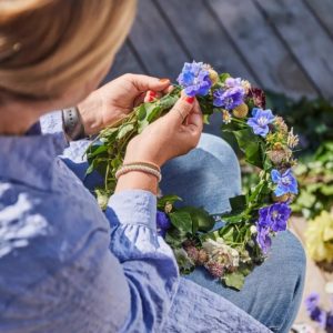 *Heute* Midsommar: Blumenkranz binden kostenlos bei Ikea