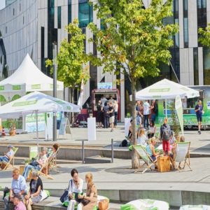 Wassereis am Stiel kostenlos in Trinkwasser-Lounge am Kö-Bogen in Düsseldorf am 28. Juli -regional-