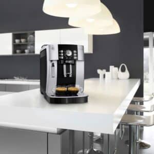 Delonghi Kaffeevollautomat ECAM 21110SB für 254,94€ (statt 368€)