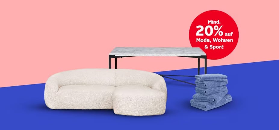 Ein Sofa, ein Tisch und ein Handtuch-Set mit dem Hinweis, dass es 20% auf Mode, Wohnen und Sport gibt. Bei OTTO.