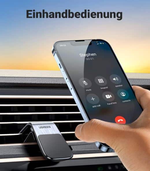 Smartphone, das mit einer Hand auf UGREEN Handyhalterung im Lüftungsschlitz eines Autos befestigt wird