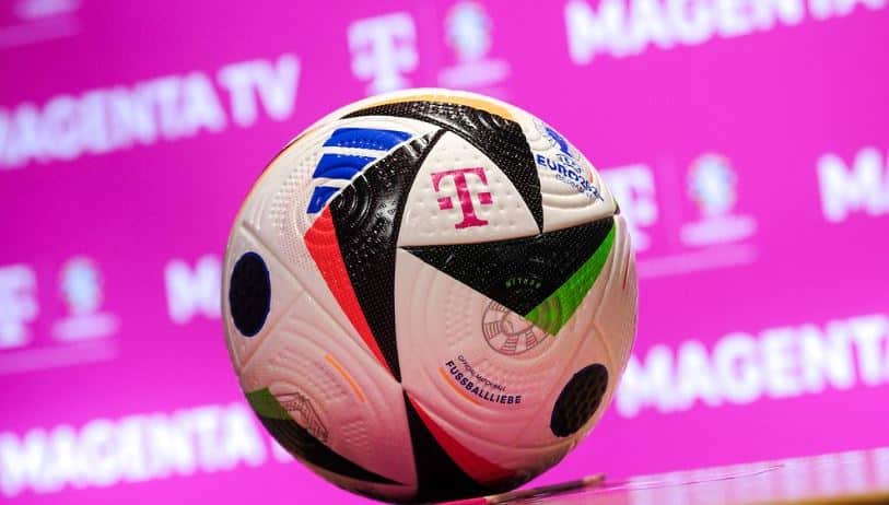 Fussball mit Telekom-Logo