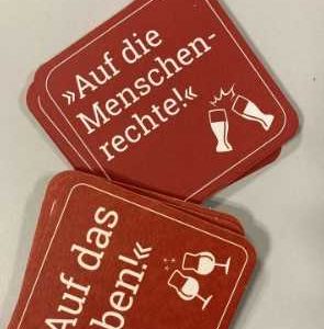 Bierdeckel-Set von Pro Asyl